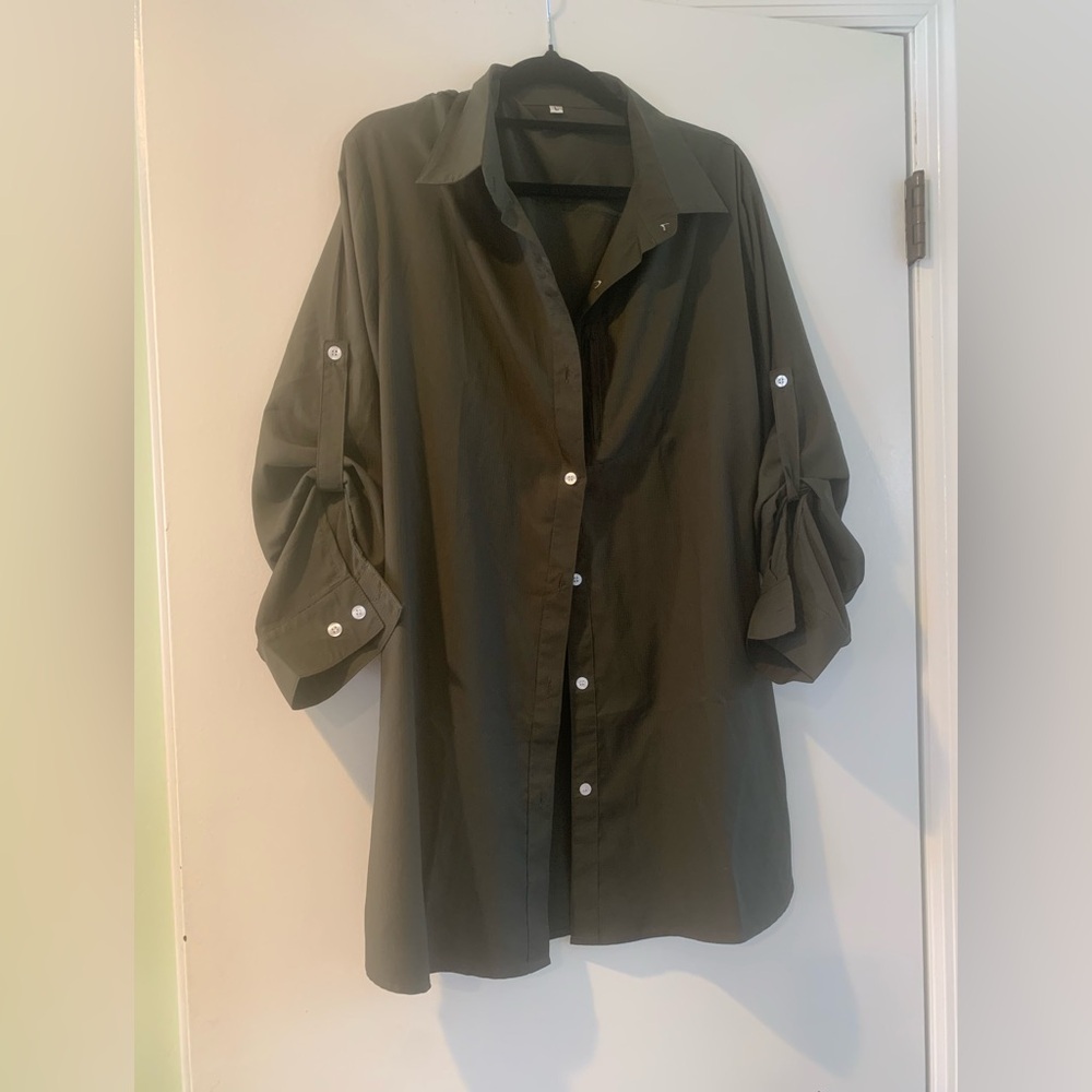 Stylish SPF 40+ Ladies SPF 40+ Dark Green Button-Up Shirt. Size Large